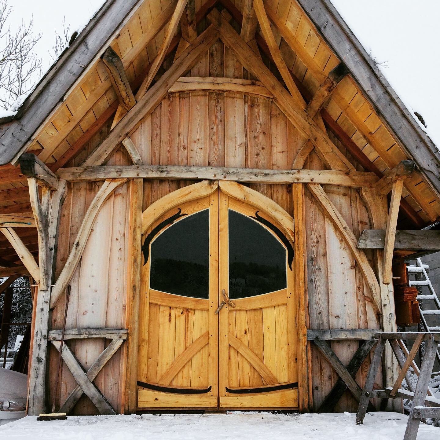 PORTE D&rsquo;ATELIER EN BOIS COURBE