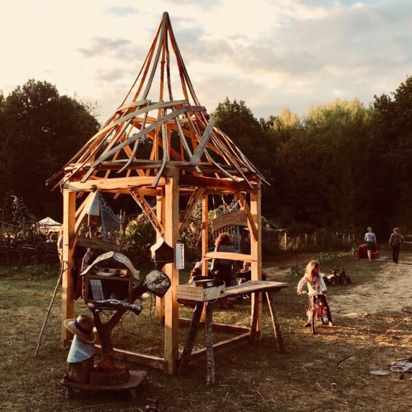 STRUCTURE ÉPHÉMÈRE POUR LA CABANE D&rsquo;ÉDITION